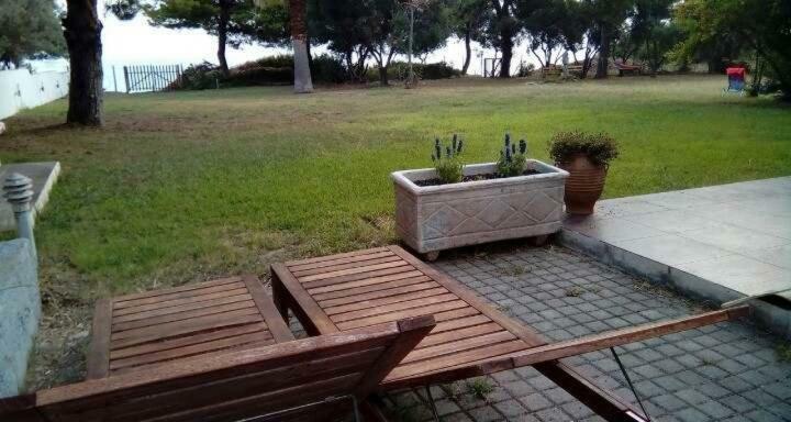 Seafront Villa Joan เนอา สกีโอนี ภายนอก รูปภาพ