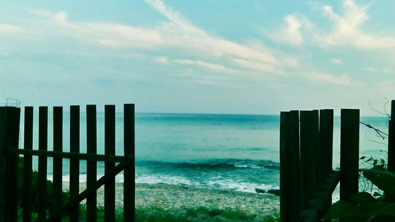 Seafront Villa Joan เนอา สกีโอนี ภายนอก รูปภาพ